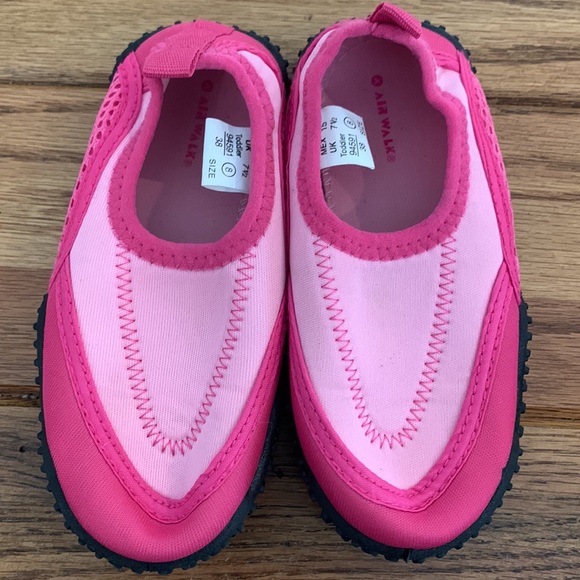 4 pair toddler girls size 8 shoes - Picture 6 of 16